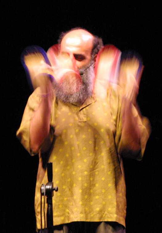 Peppe Consolmagno with caxixi, photo by Alessandro Ugolini